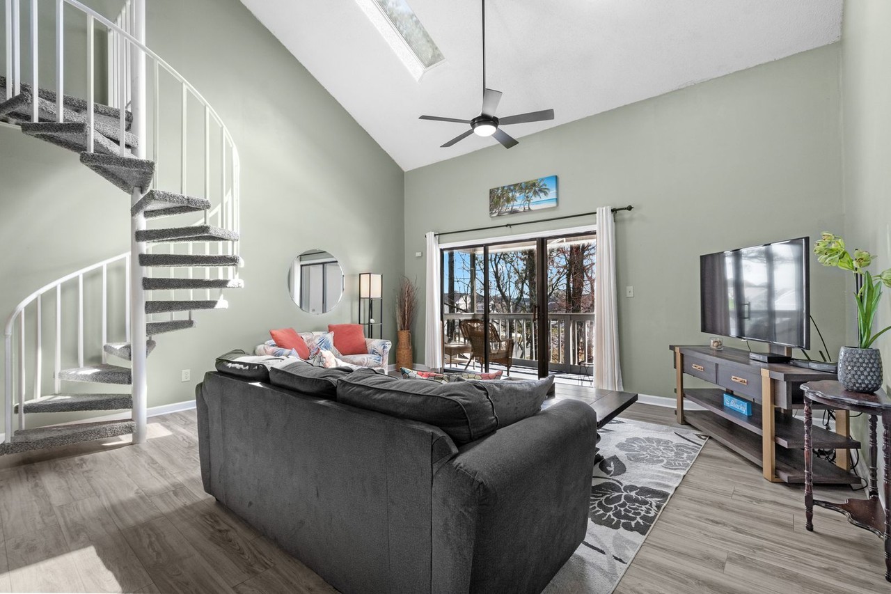 1890 Auburn Ln #33H - Photo 4 of 39