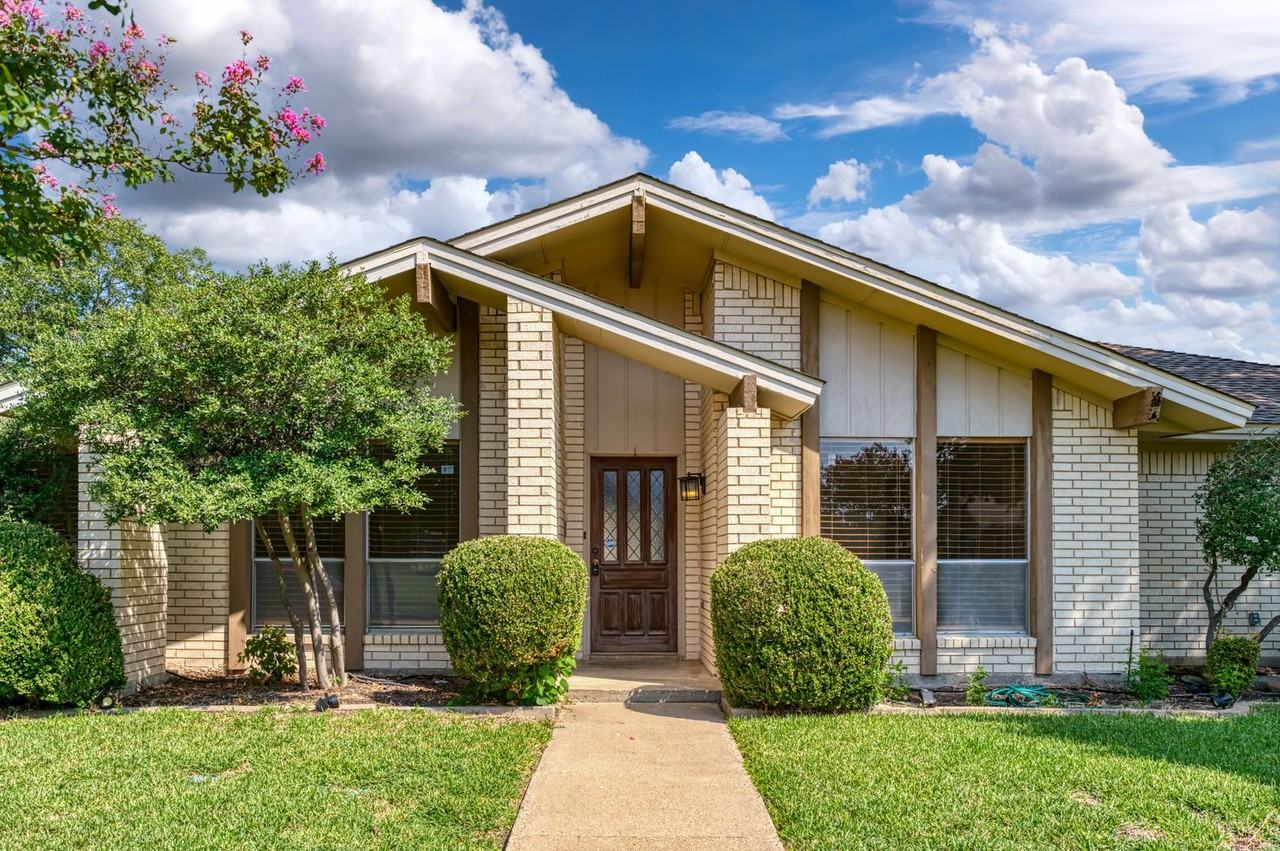 2121 Stone Creek Dr - Photo 2 of 33