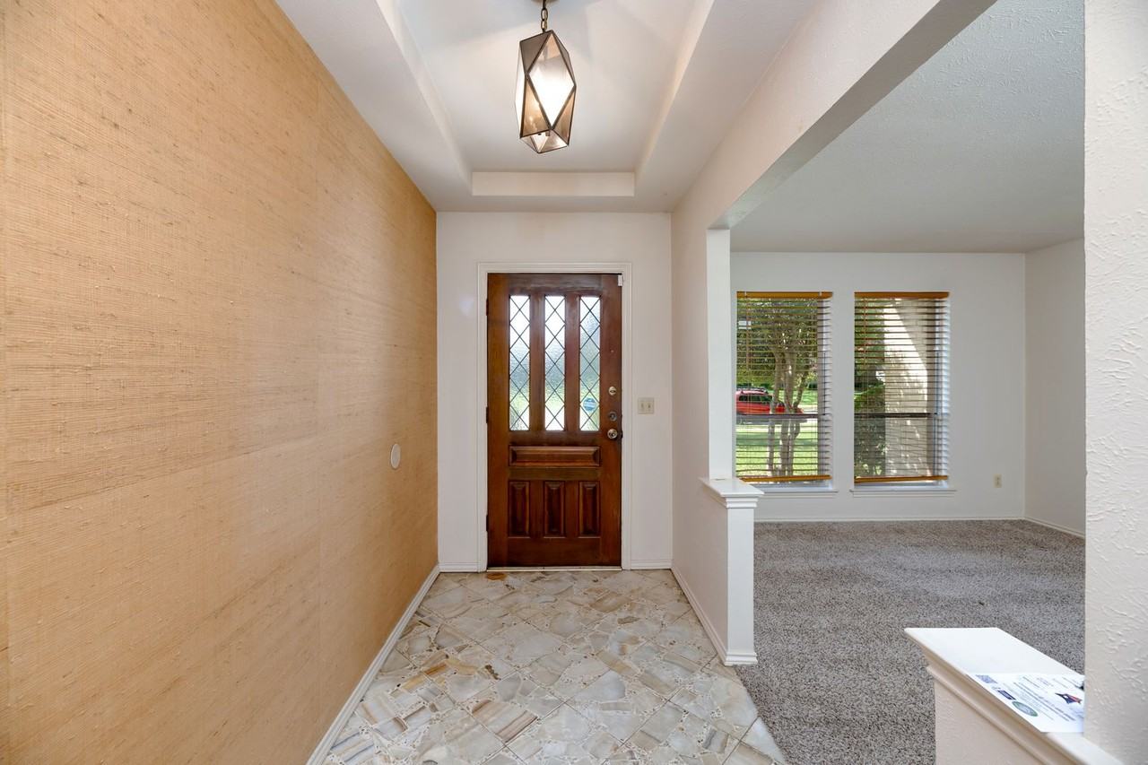 2121 Stone Creek Dr - Photo 3 of 33