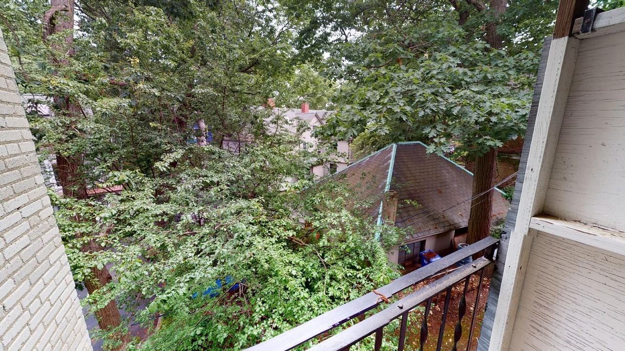 131 Sutherland Rd - Photo 3 of 6