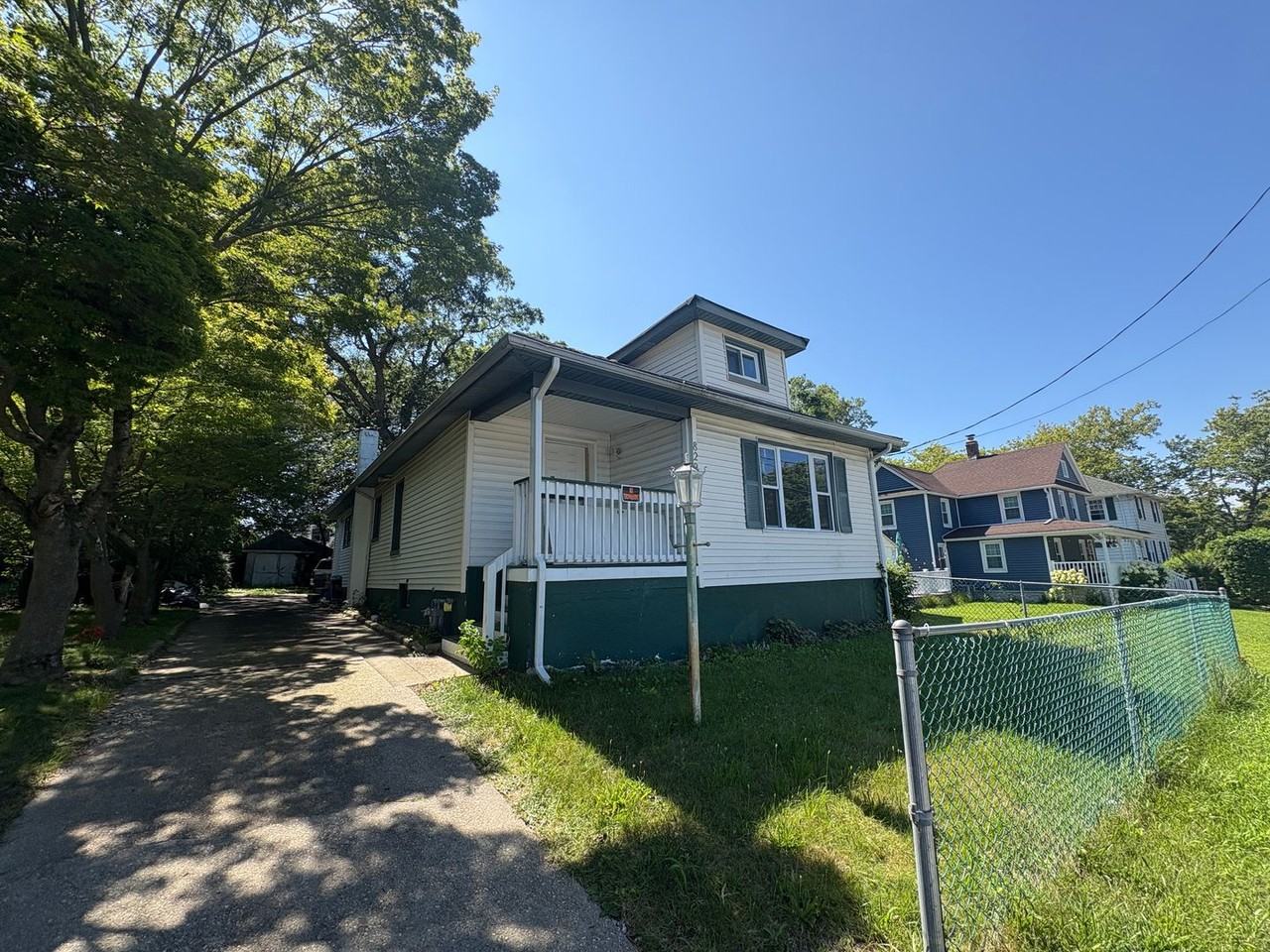 822 Prospect Ave - Photo 2 of 50