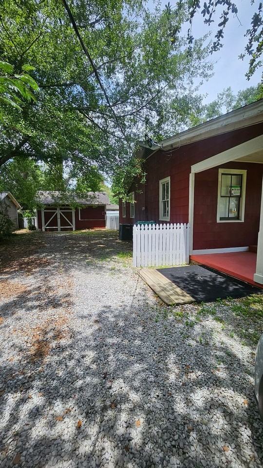 4317 Lee St - Photo 2 of 8