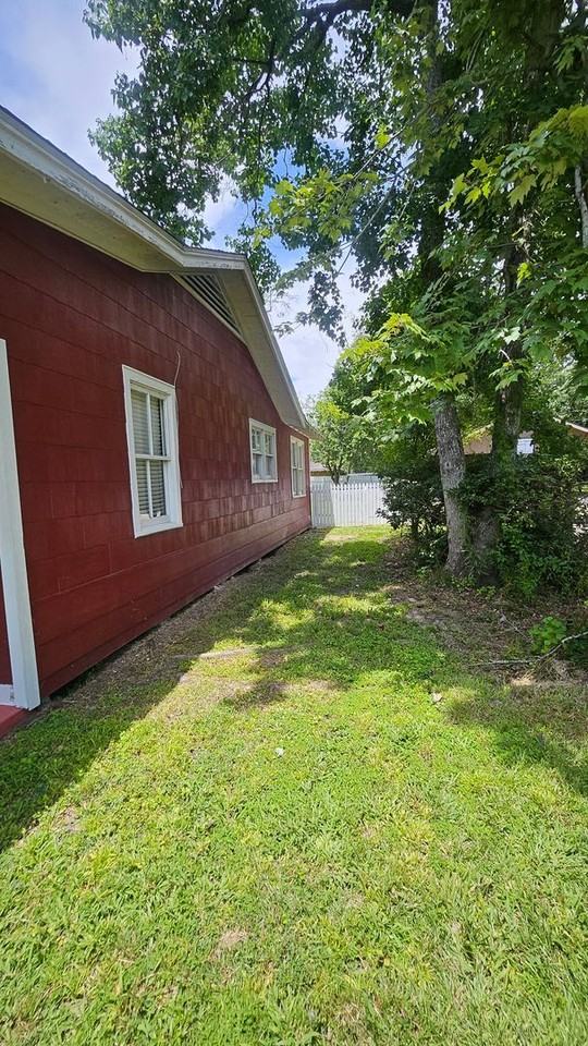 4317 Lee St - Photo 3 of 8
