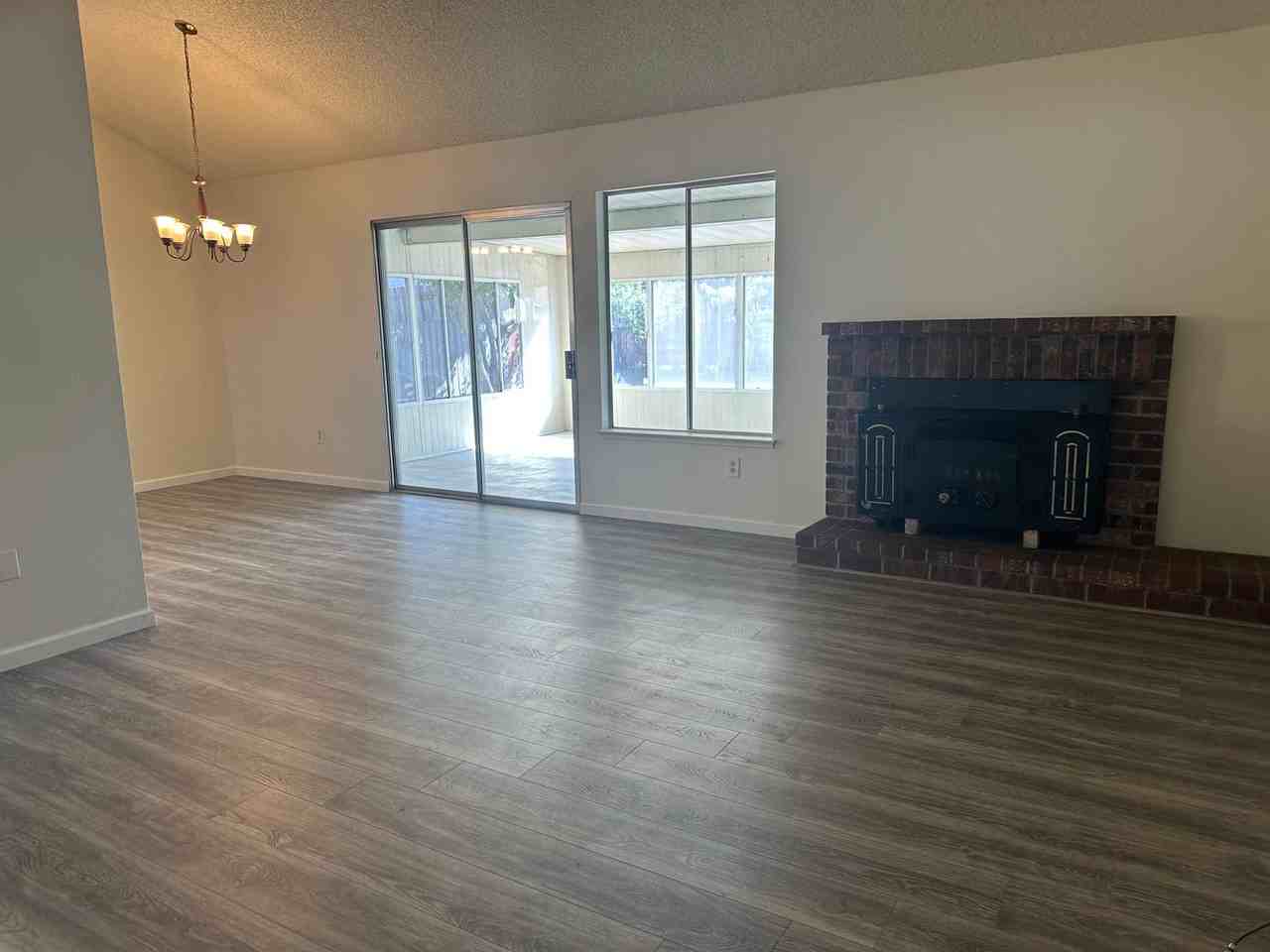 230 Catalina Way - Photo 3 of 20