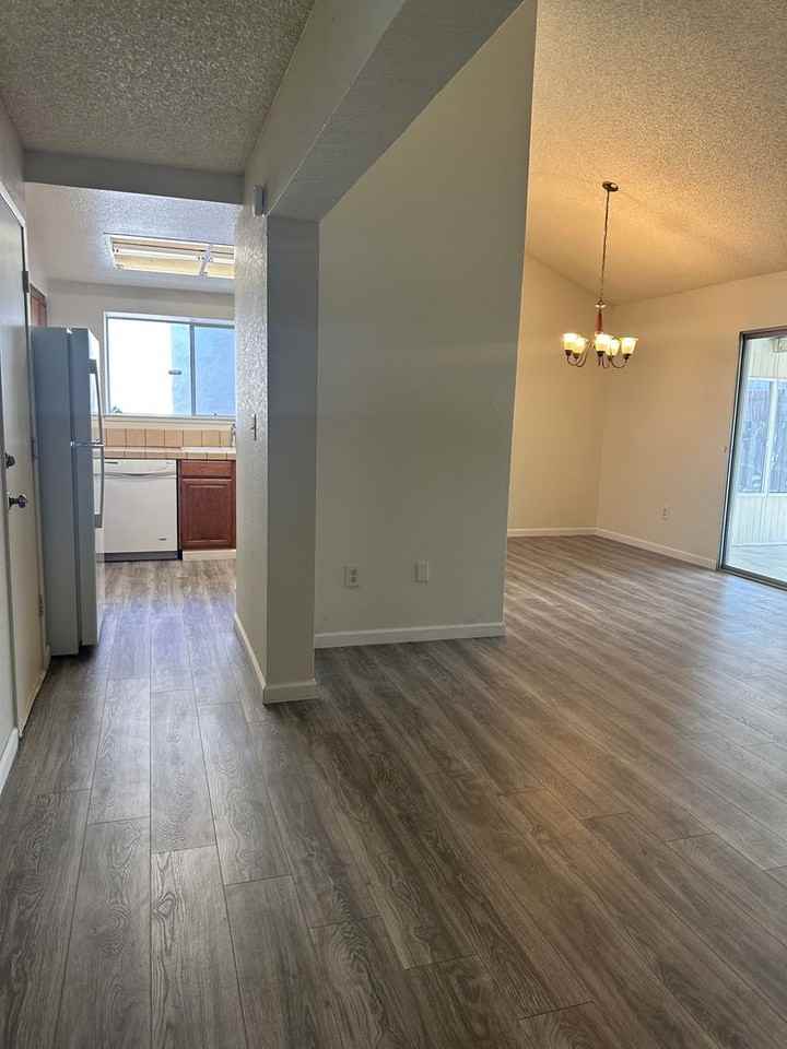 230 Catalina Way - Photo 4 of 20