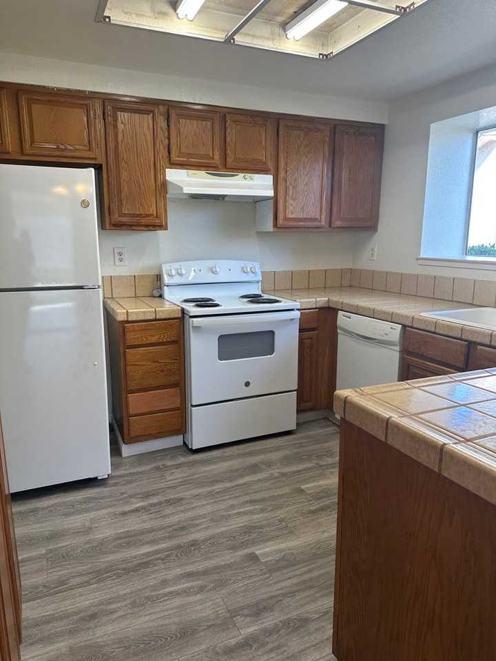 230 Catalina Way - Photo 5 of 20