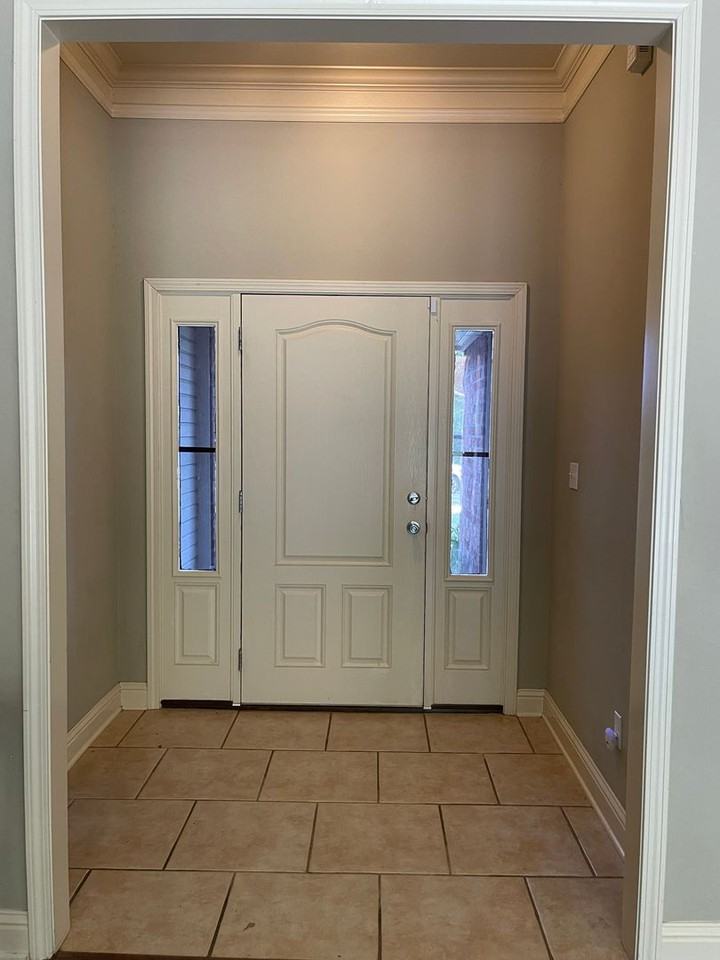 3650 Lakeside Dr - Photo 3 of 15