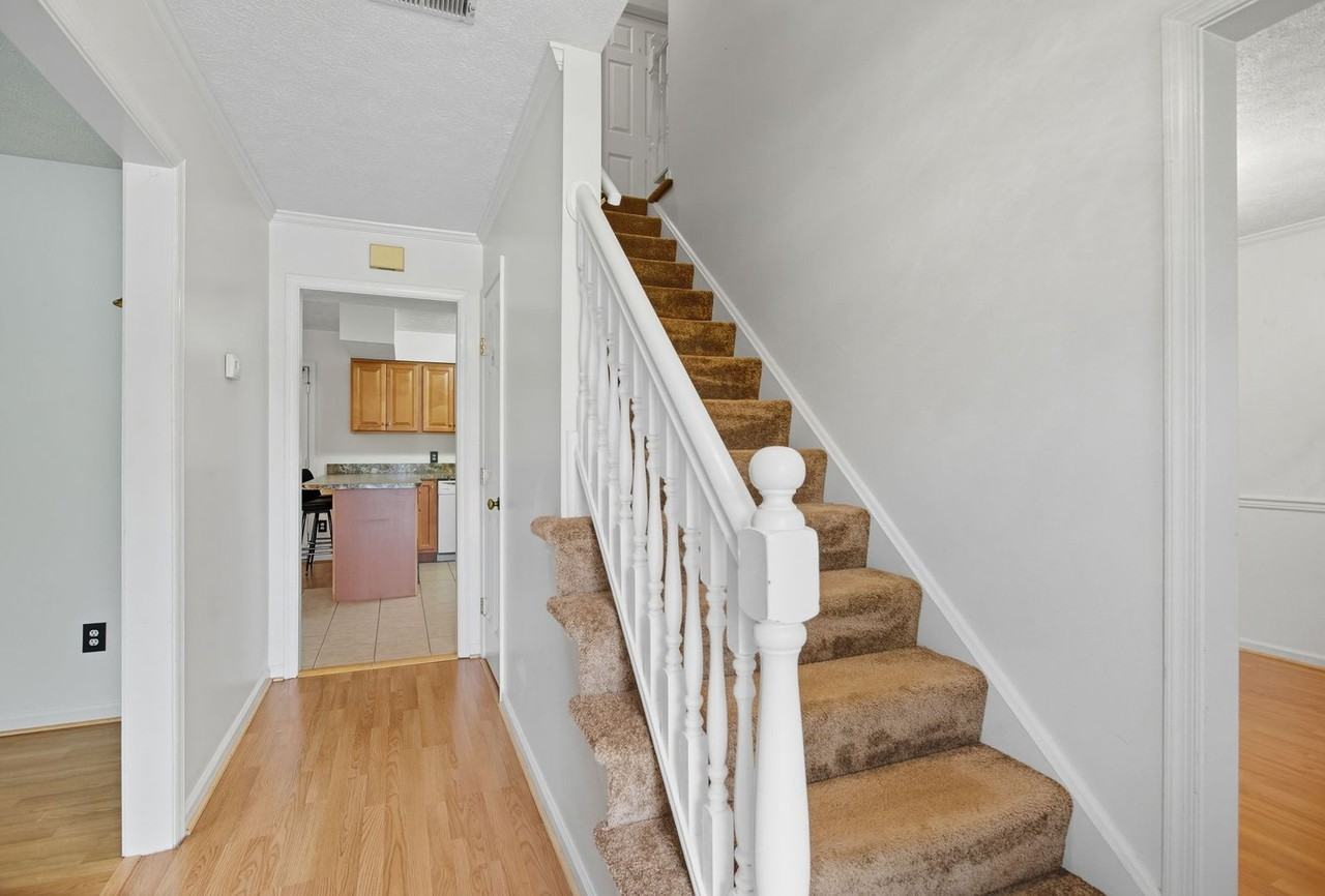 40 Westview Dr - Photo 2 of 23