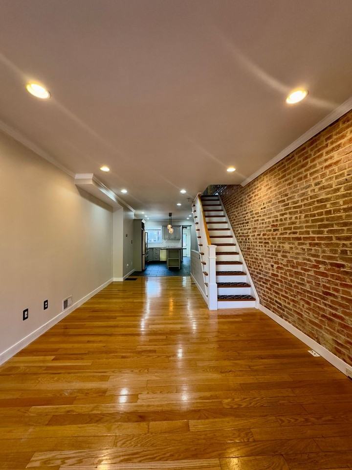 619 S Lakewood Ave - Photo 2 of 30