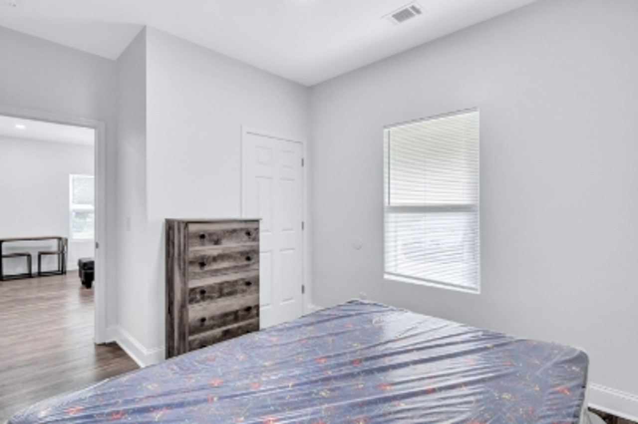 700 Carmen Avenue - Photo 7 of 11