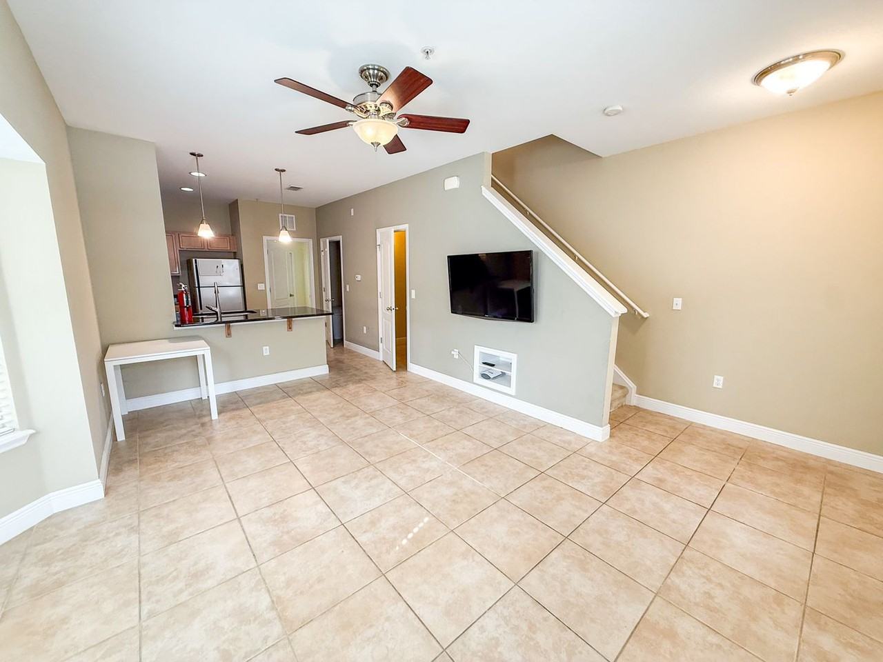 2946 Southwest 35th Place - Photo 2 of 23