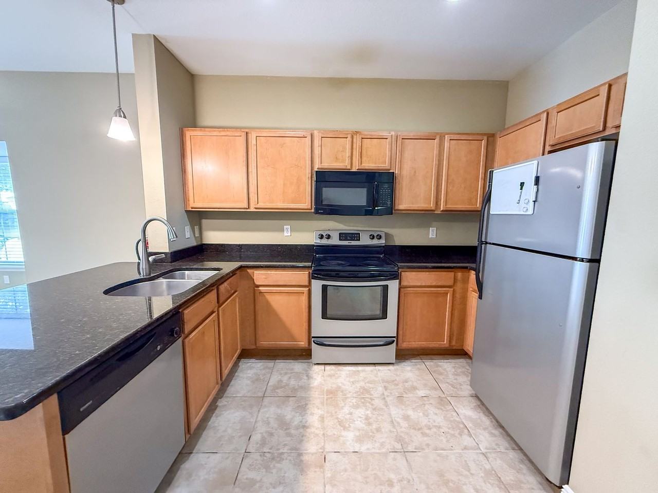 2946 Southwest 35th Place - Photo 6 of 23