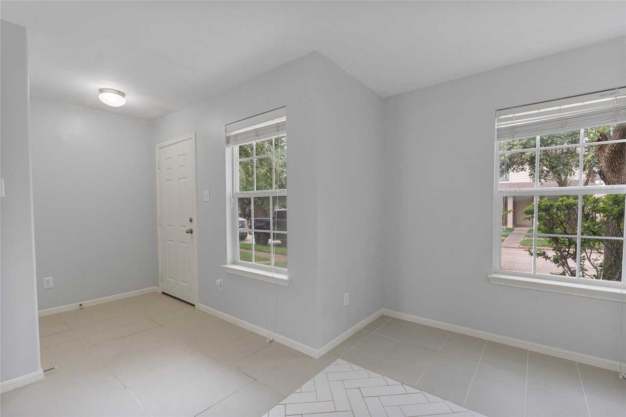 6324 Austinville Dr - Photo 5 of 28