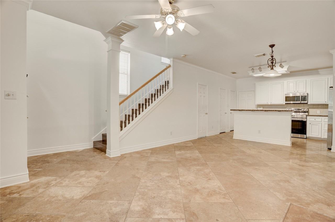 1401 Rosalie St - Photo 4 of 22