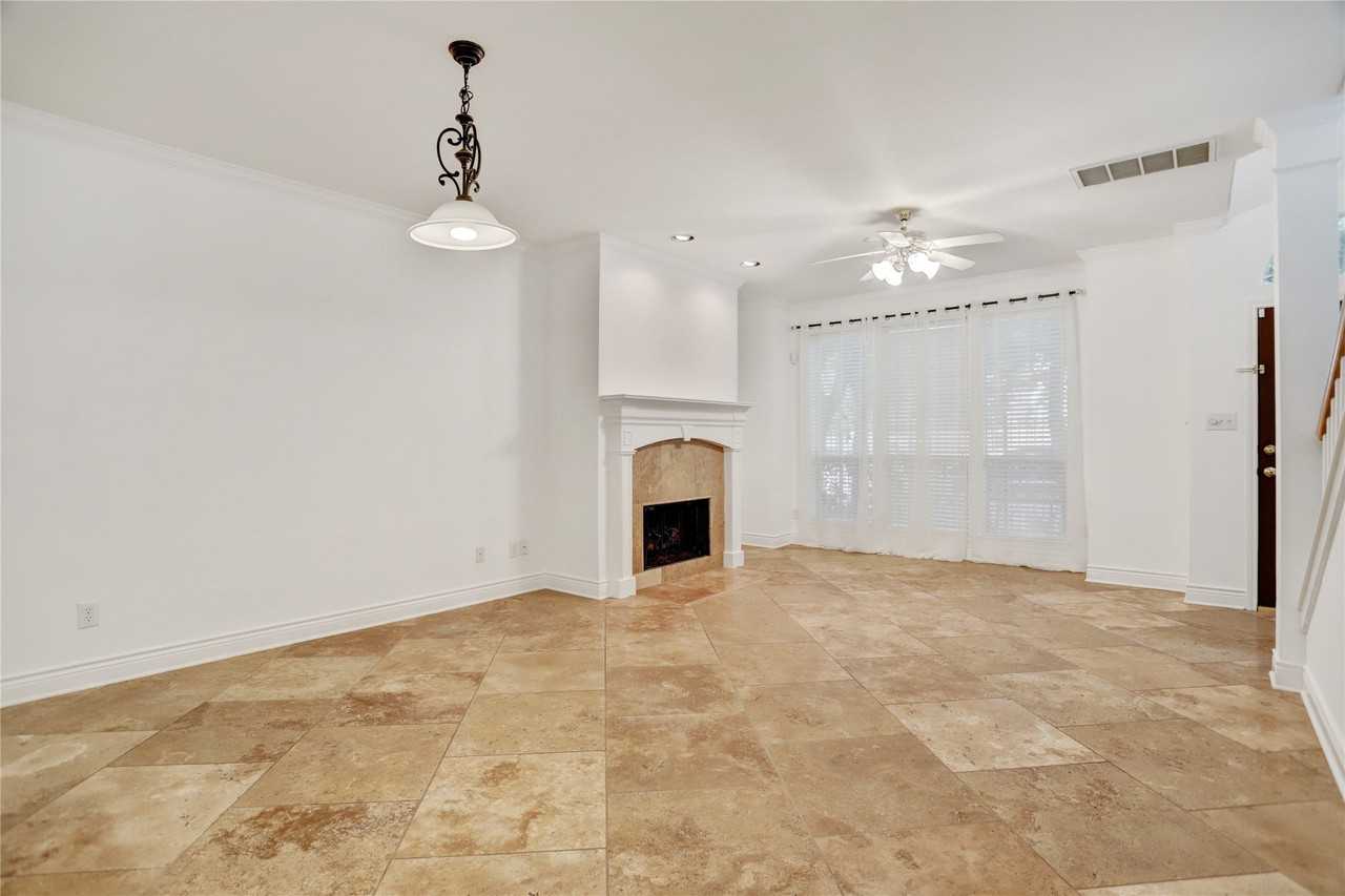 1401 Rosalie St - Photo 5 of 22