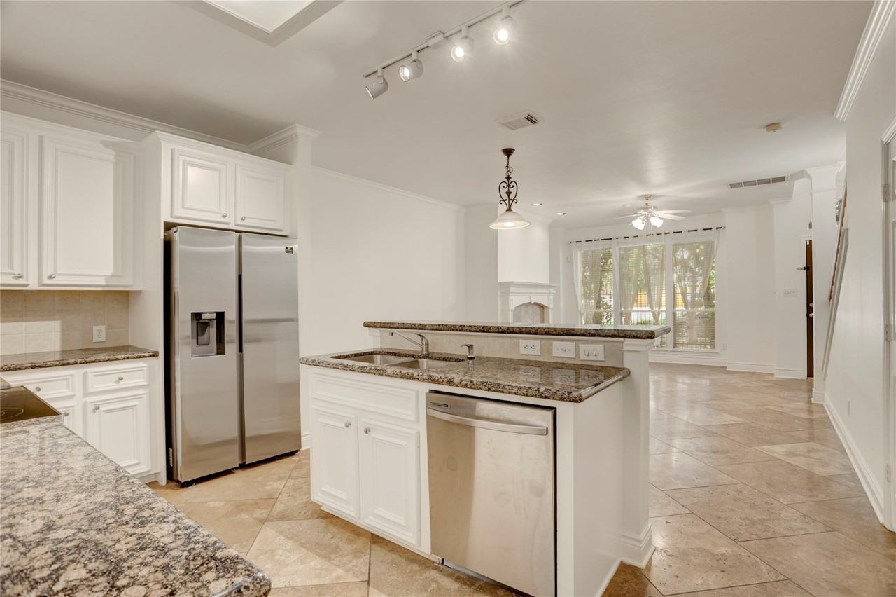 1401 Rosalie St - Photo 6 of 22