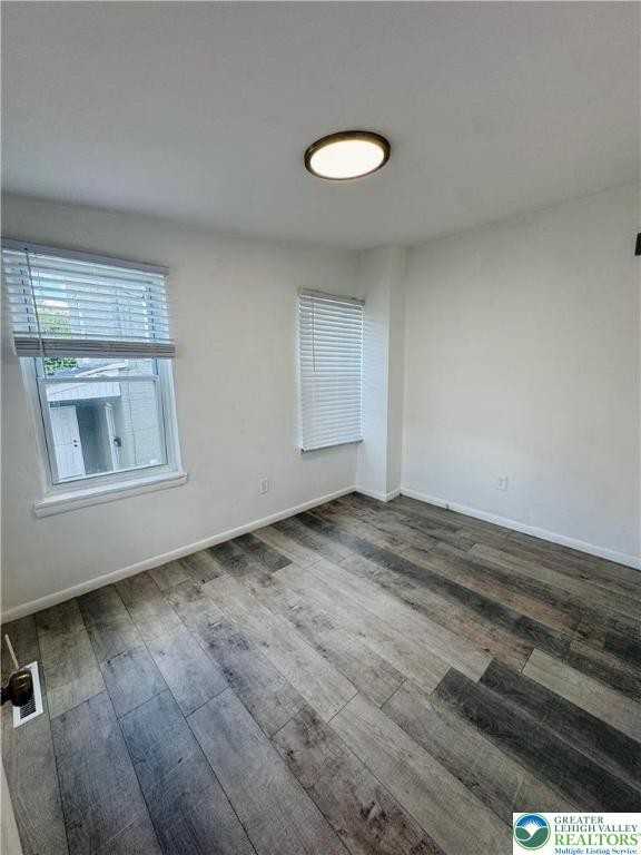 444 N Law St - Photo 3 of 8