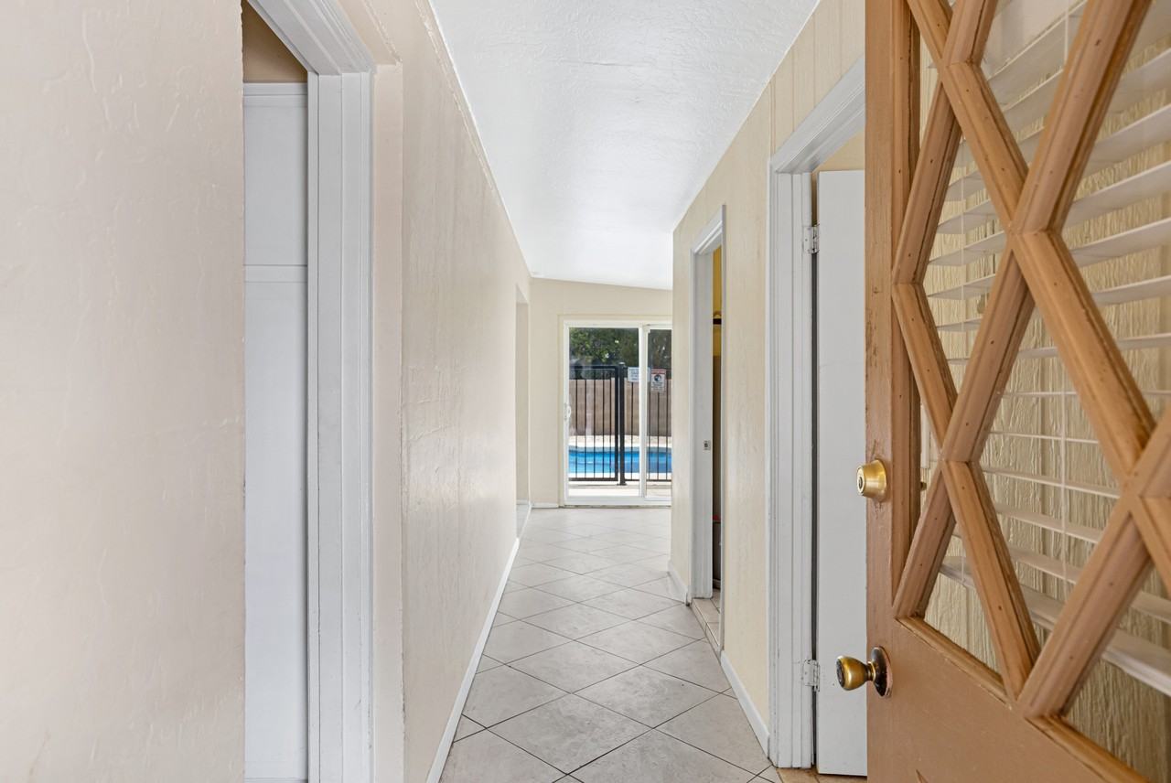 2439 S Dorsey Ln - Photo 5 of 43