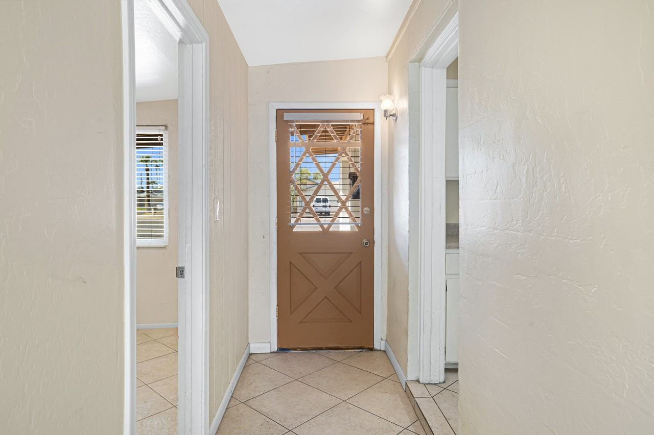 2439 S Dorsey Ln - Photo 6 of 43