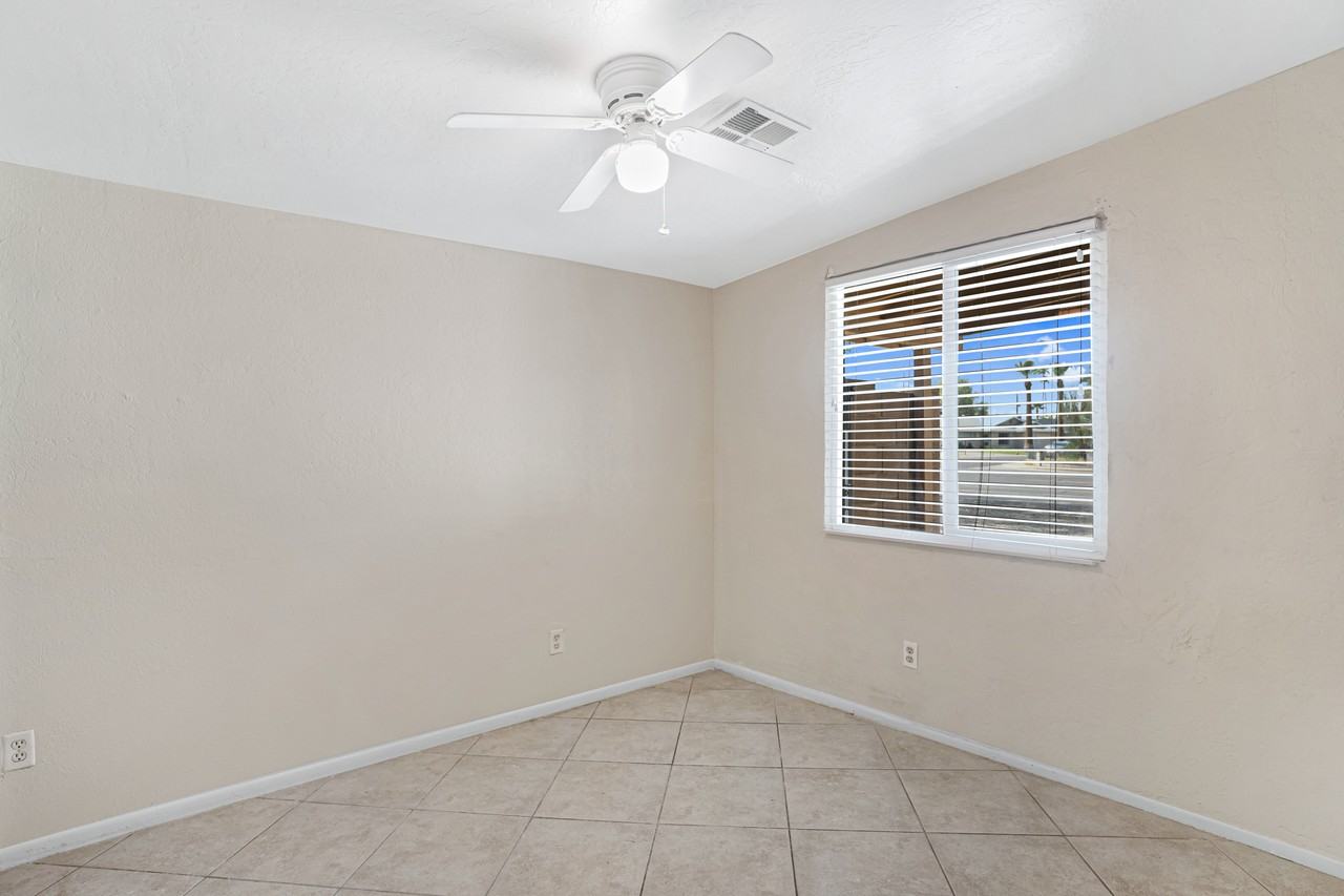 2439 S Dorsey Ln - Photo 7 of 43