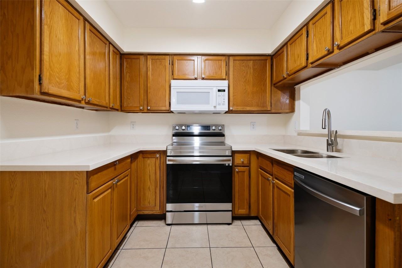 19427 Plantain Dr - Photo 3 of 19