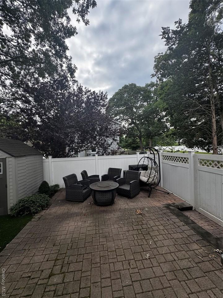 10 Lloyd St - Photo 3 of 20