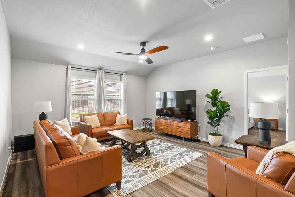 7322 Tristan Dr - Photo 7 of 20