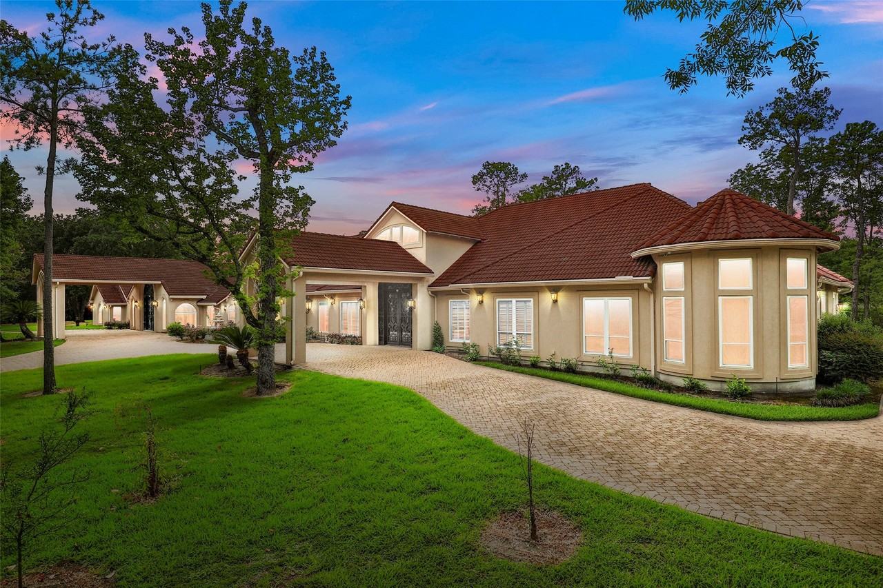 8902 Cypresswood Dr - Photo 4 of 49