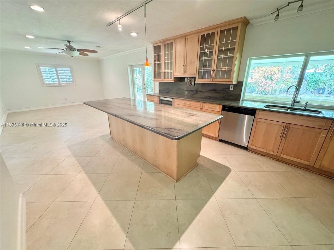 18421 Sw 86th Ct - Photo 3 of 17