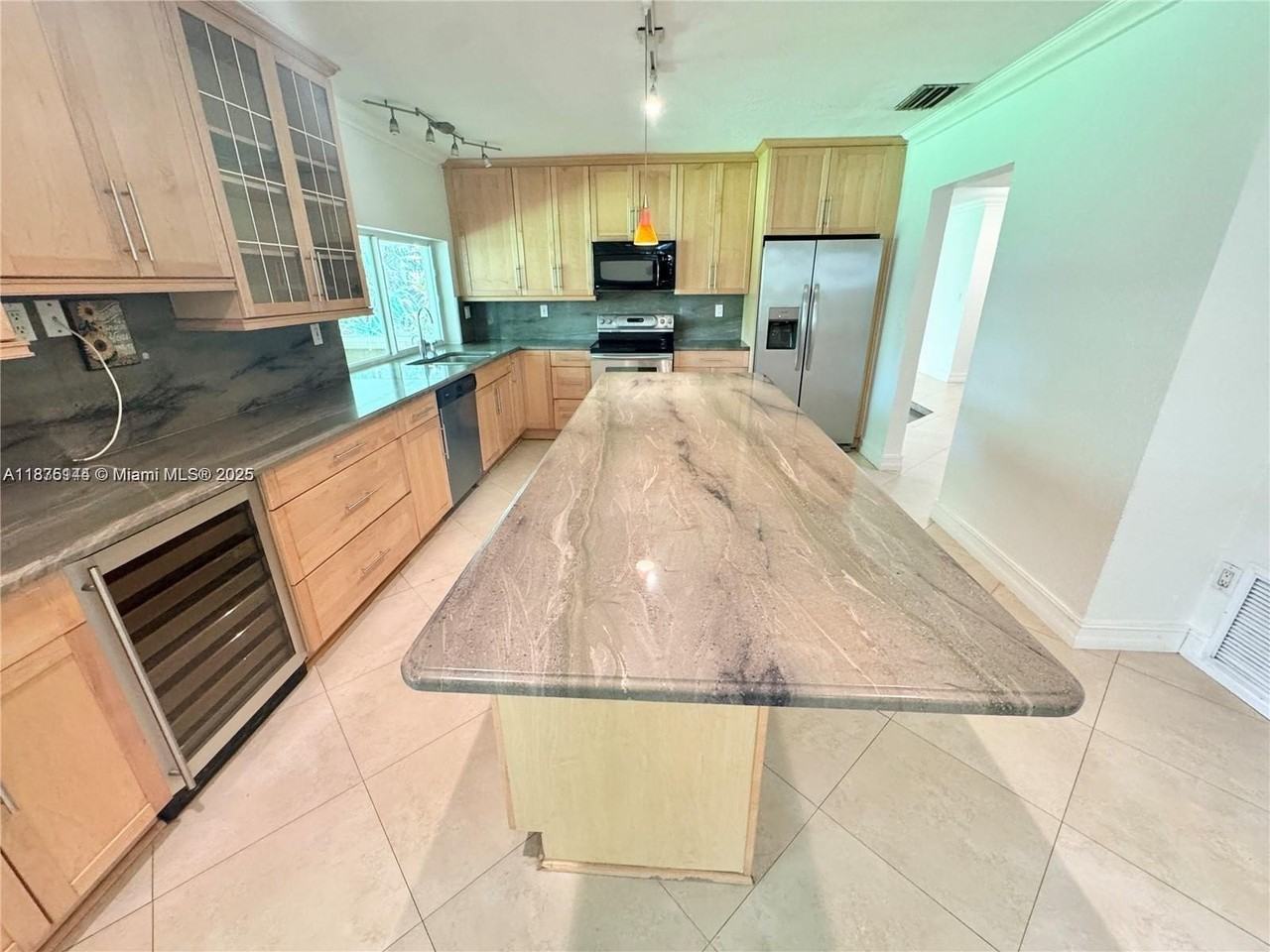 18421 Sw 86th Ct - Photo 4 of 17