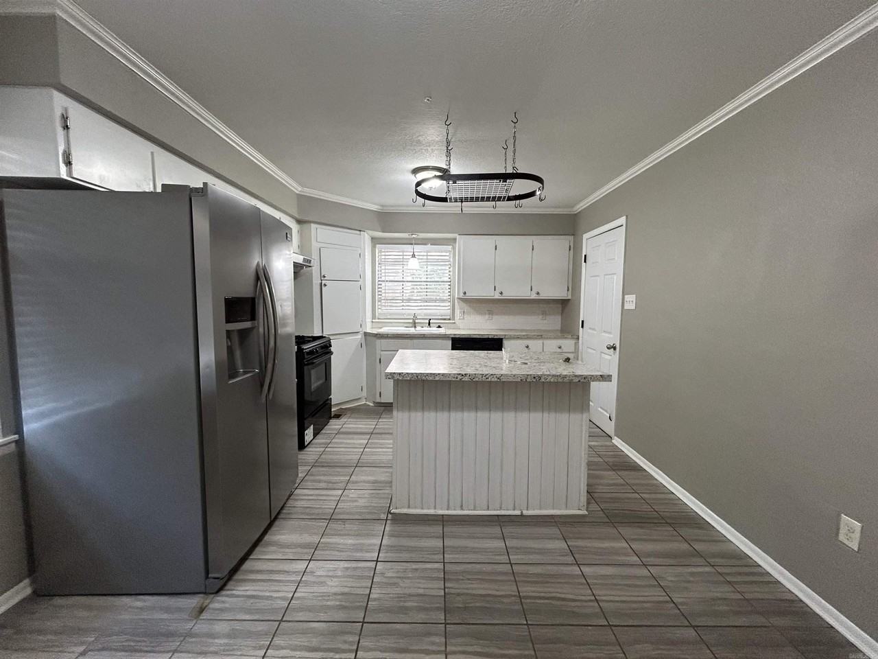 5519 Division St - Photo 6 of 32