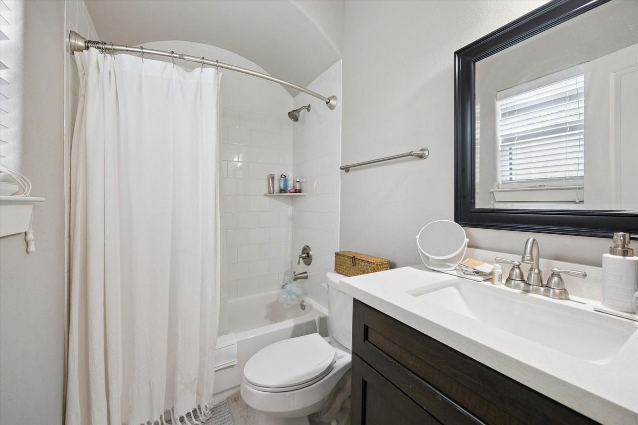 2504 Beall St - Photo 5 of 23