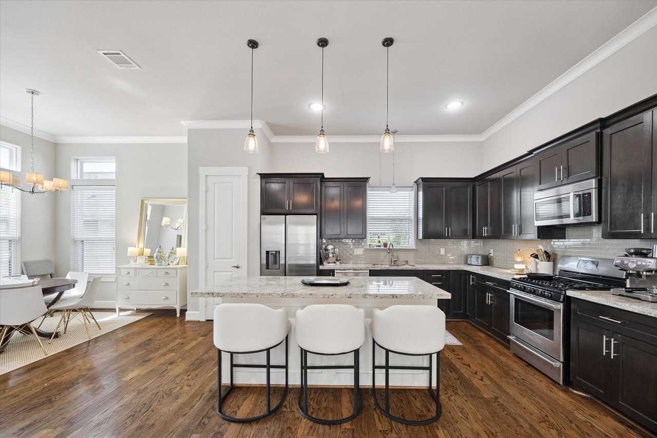 2504 Beall St - Photo 6 of 23