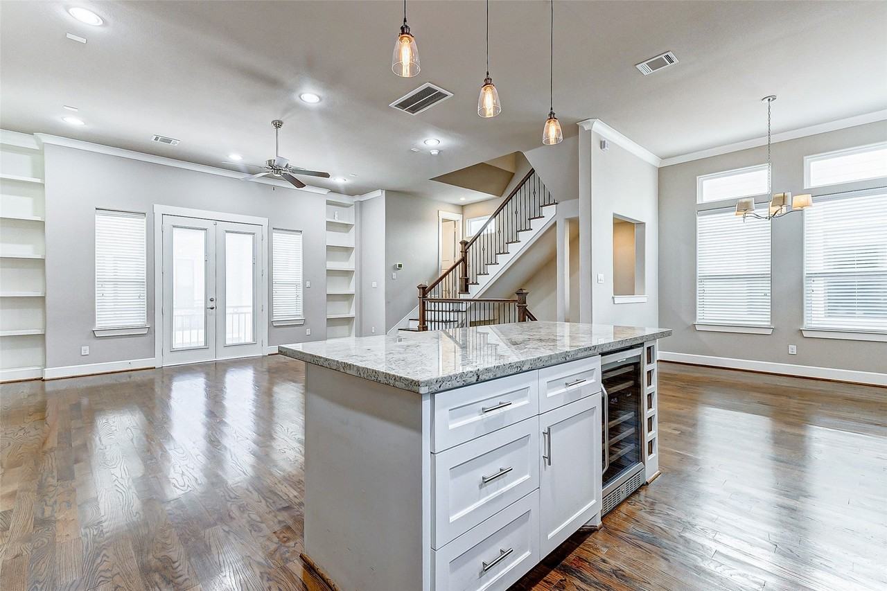 2504 Beall St - Photo 7 of 23