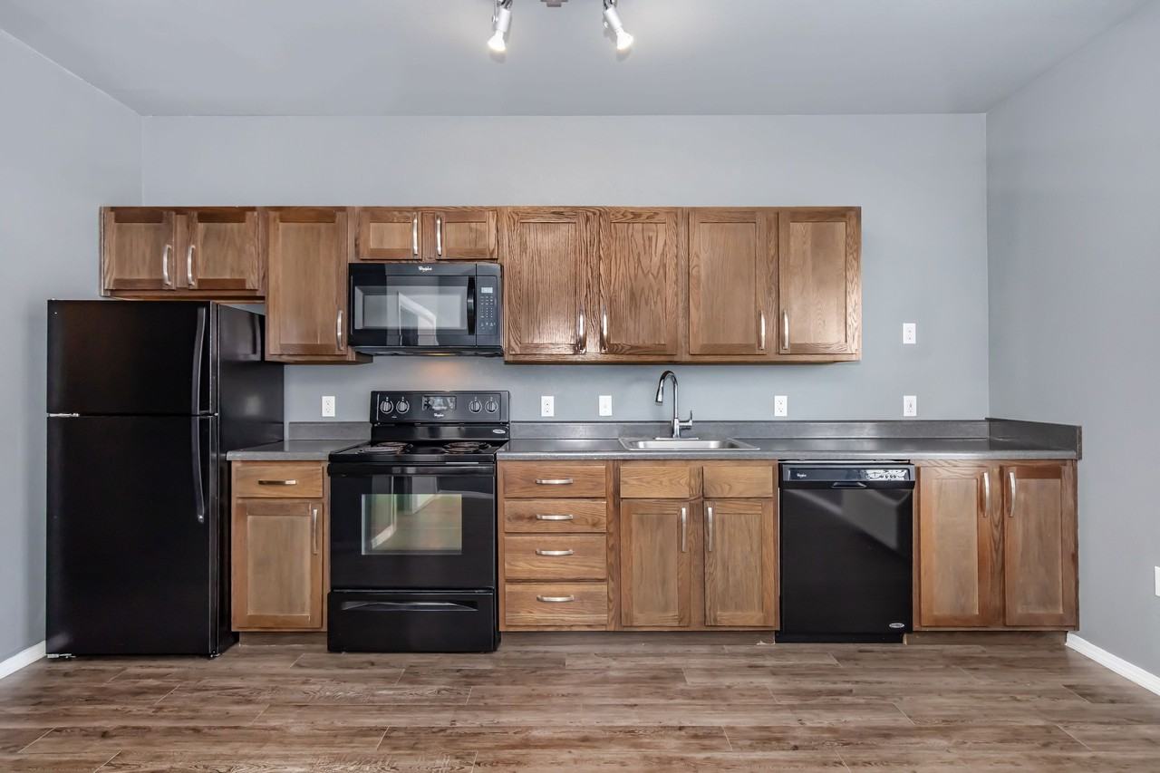 The Falcon of Southern Hills Apartments - Photo 3 of 37