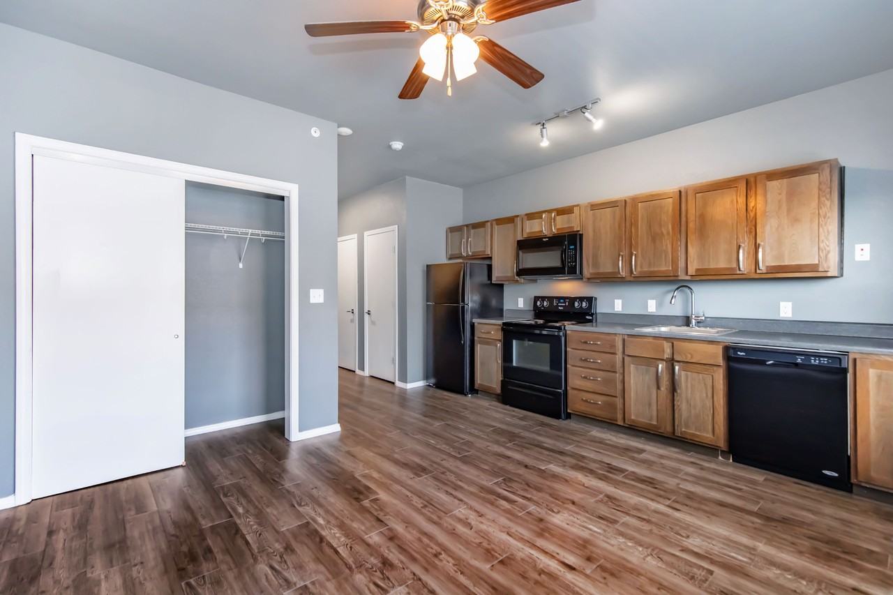 The Falcon of Southern Hills Apartments - Photo 6 of 37