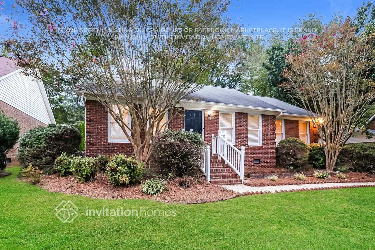 88 Paddington Drive Southwest - Photo 3 of 17