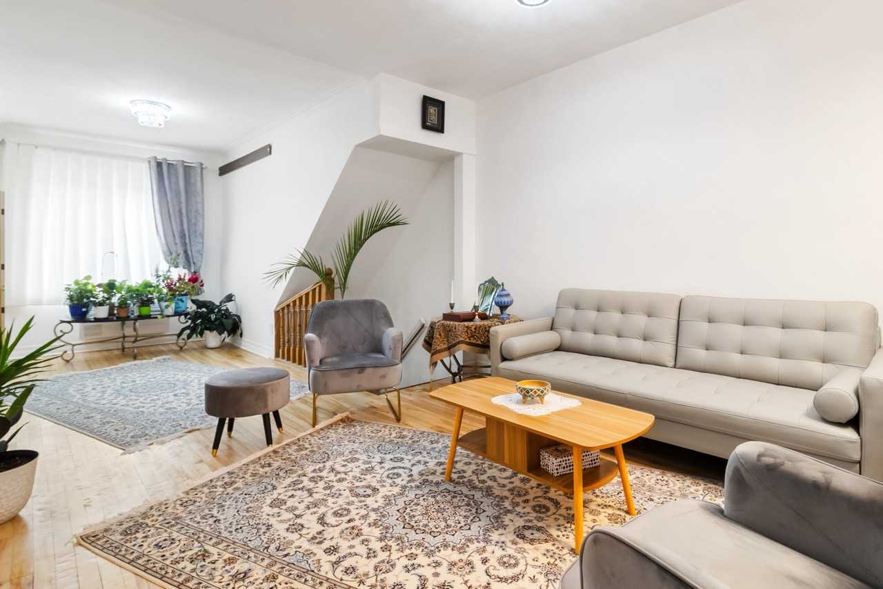 7485 Boul de l'Acadie - Photo 2 of 20