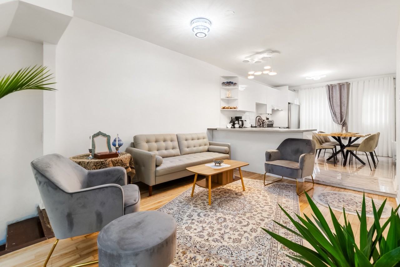 7485 Boul de l'Acadie - Photo 3 of 20