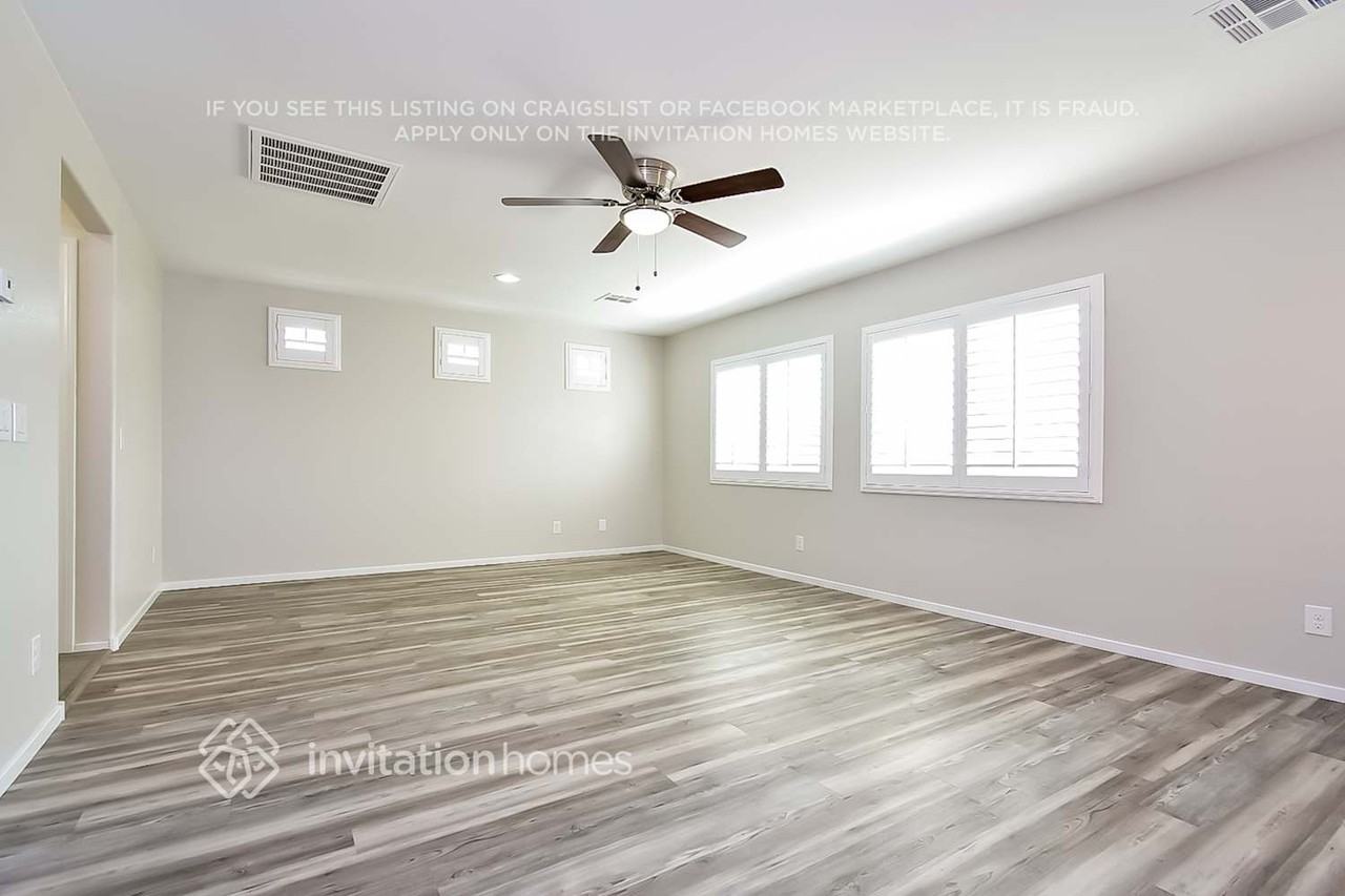 219 Heathrow Lake Ave - Photo 7 of 14