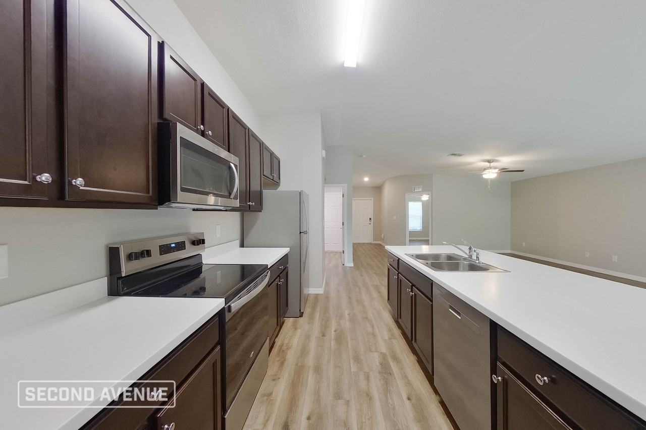 14051 Canadian Ave - Photo 4 of 30