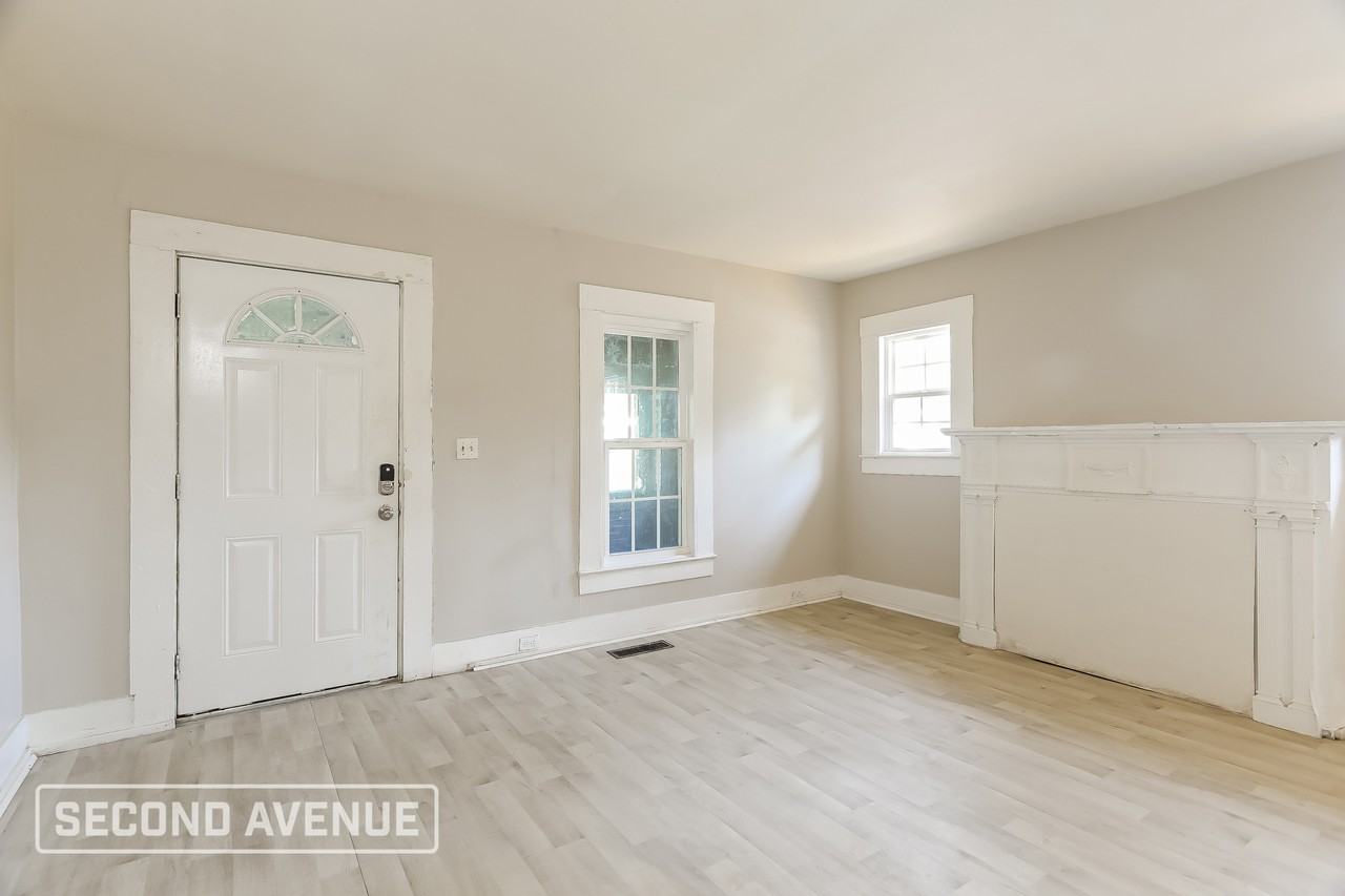 4844 Court R - Photo 5 of 25