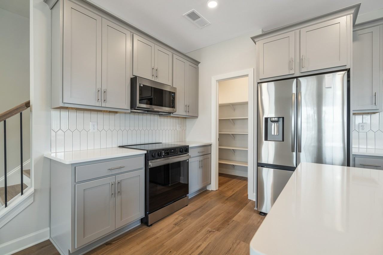 Tessa Shallowford Single - Photo 6 of 37