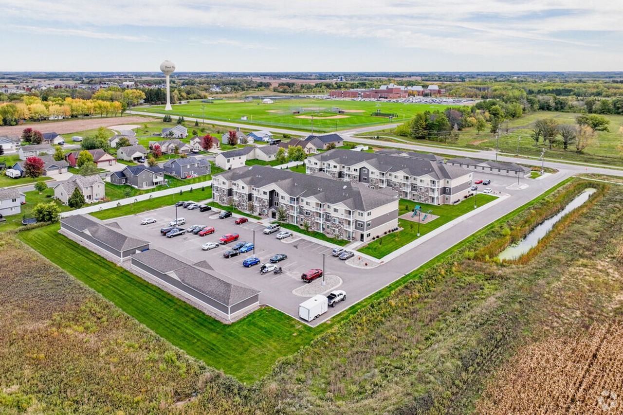 2703 Mayhew Lake Rd NE - Photo 2 of 37