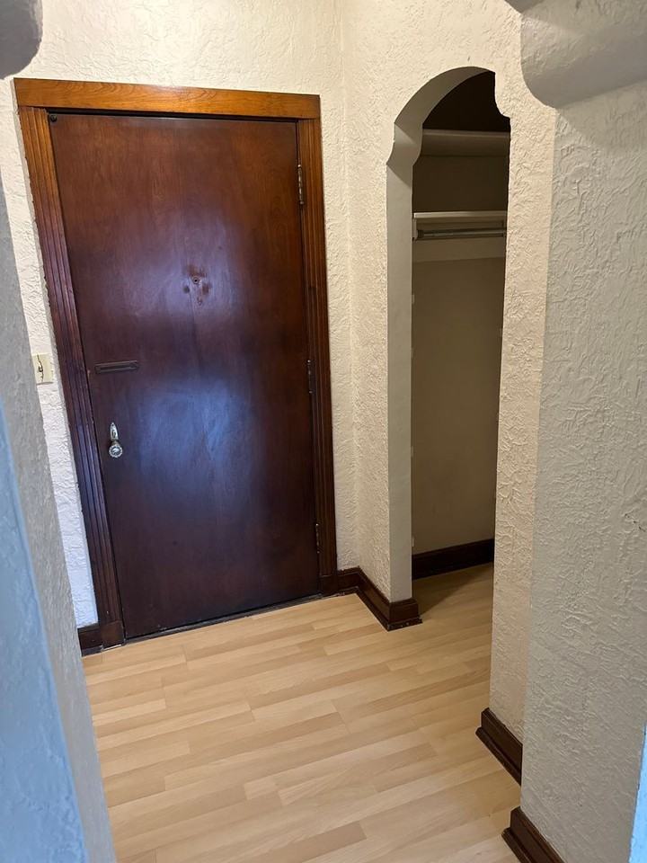 Ivers - Photo 6 of 17