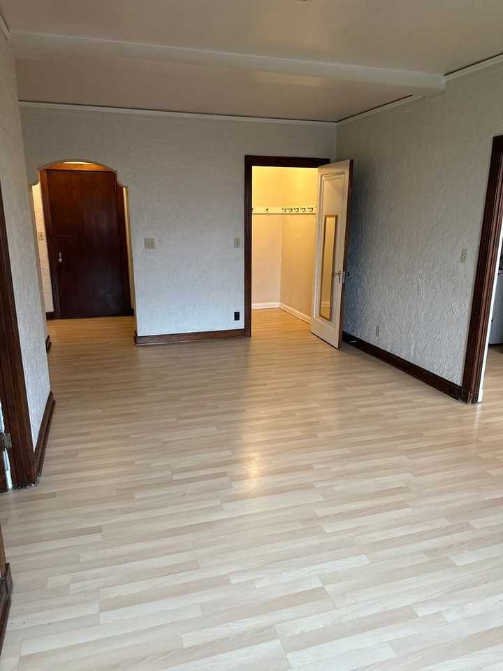 Ivers - Photo 2 of 17