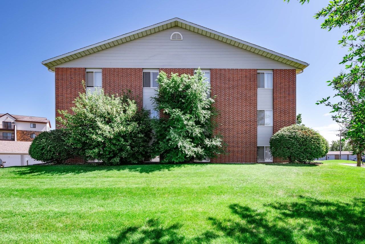 3346 W Saint Germain St - Photo 2 of 22