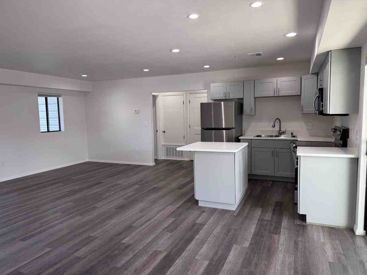 920 Shoofly St - Photo 2 of 34