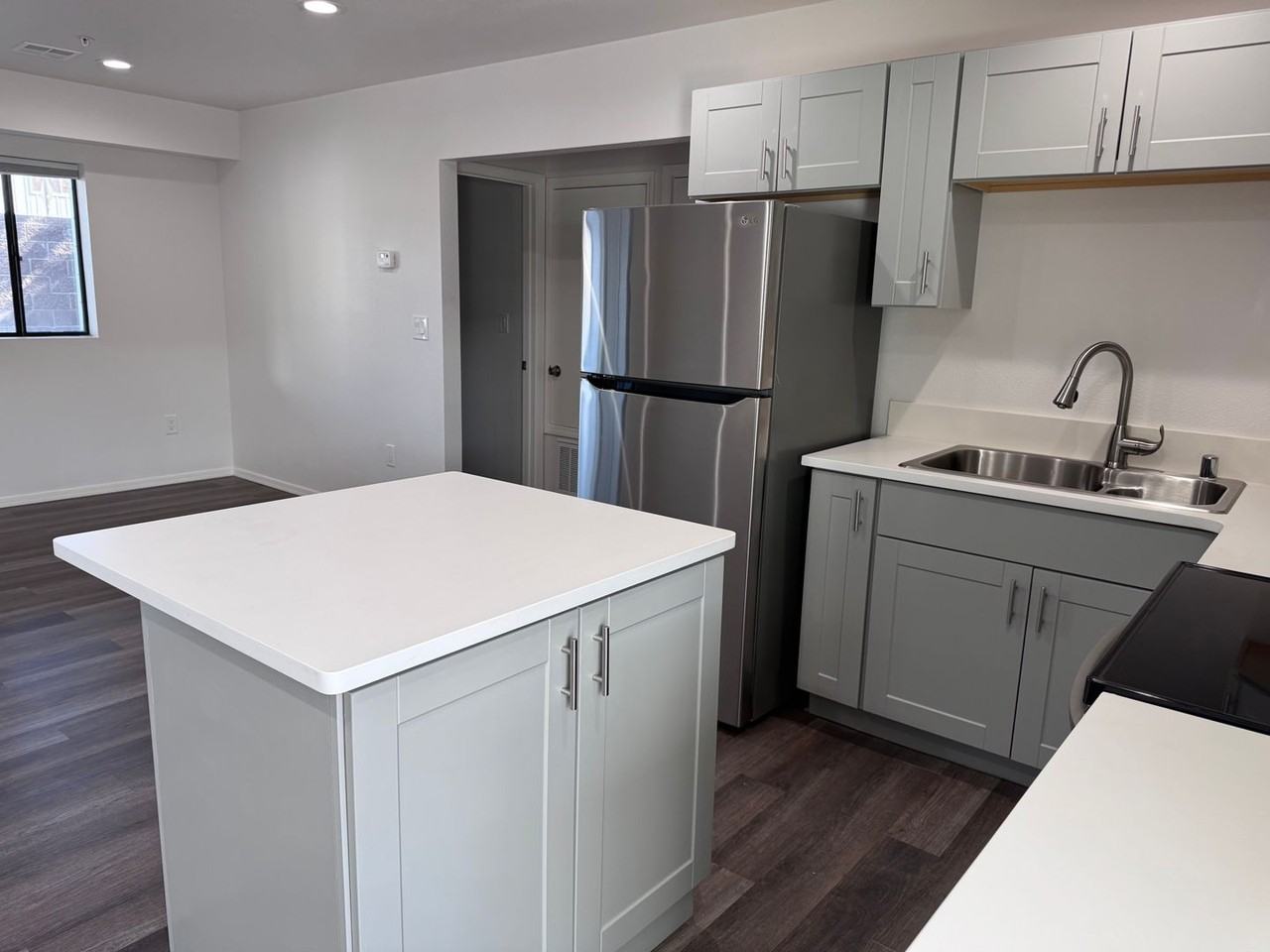 920 Shoofly St - Photo 4 of 34