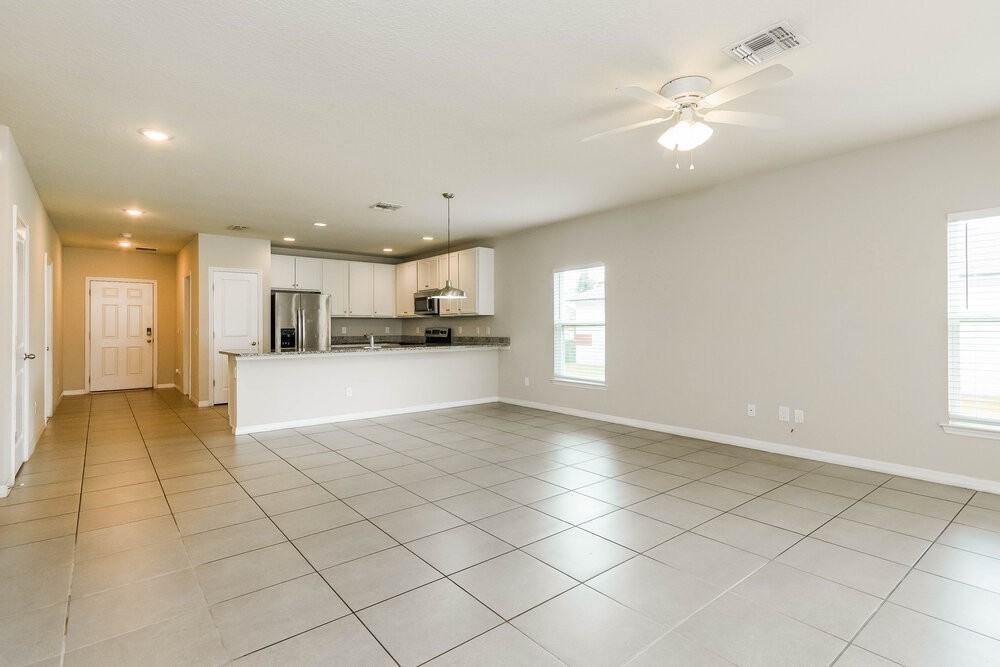 670 Basingstoke Ct - Photo 4 of 16